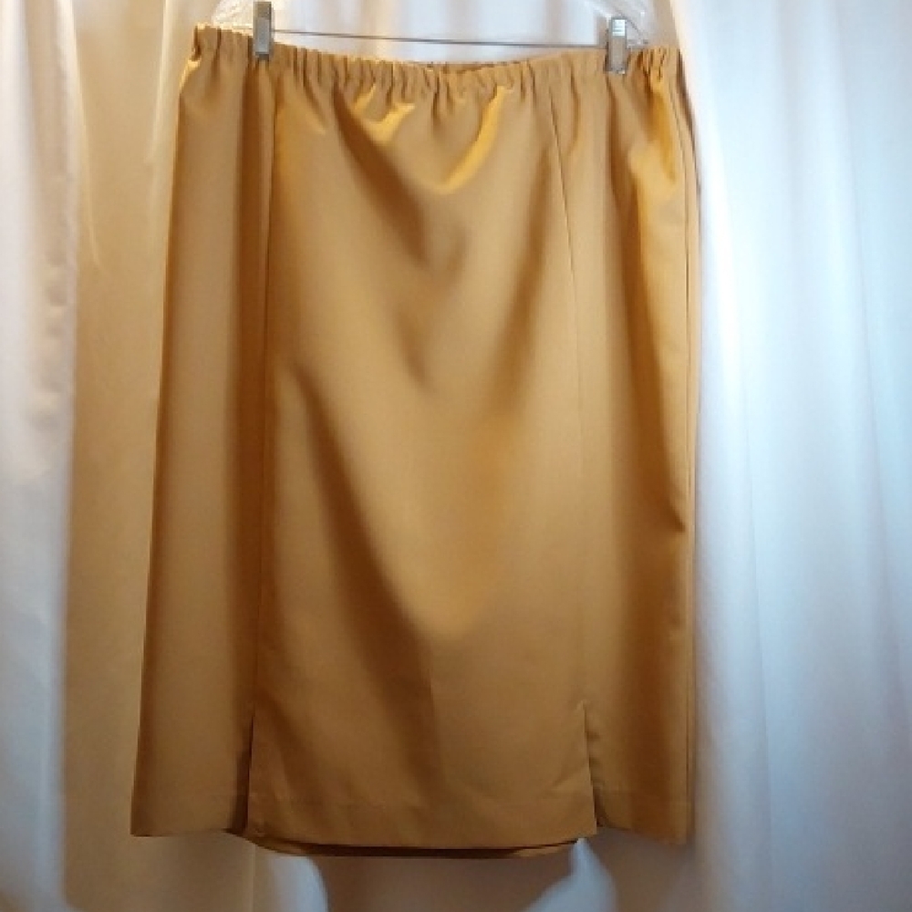 Classic Camel Tan Women's Skirt - Picture 3 of 6